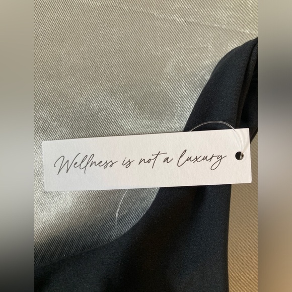 COPY - SENITA Vinyasa Crop Top - Black Size Small - Picture 8 of 9